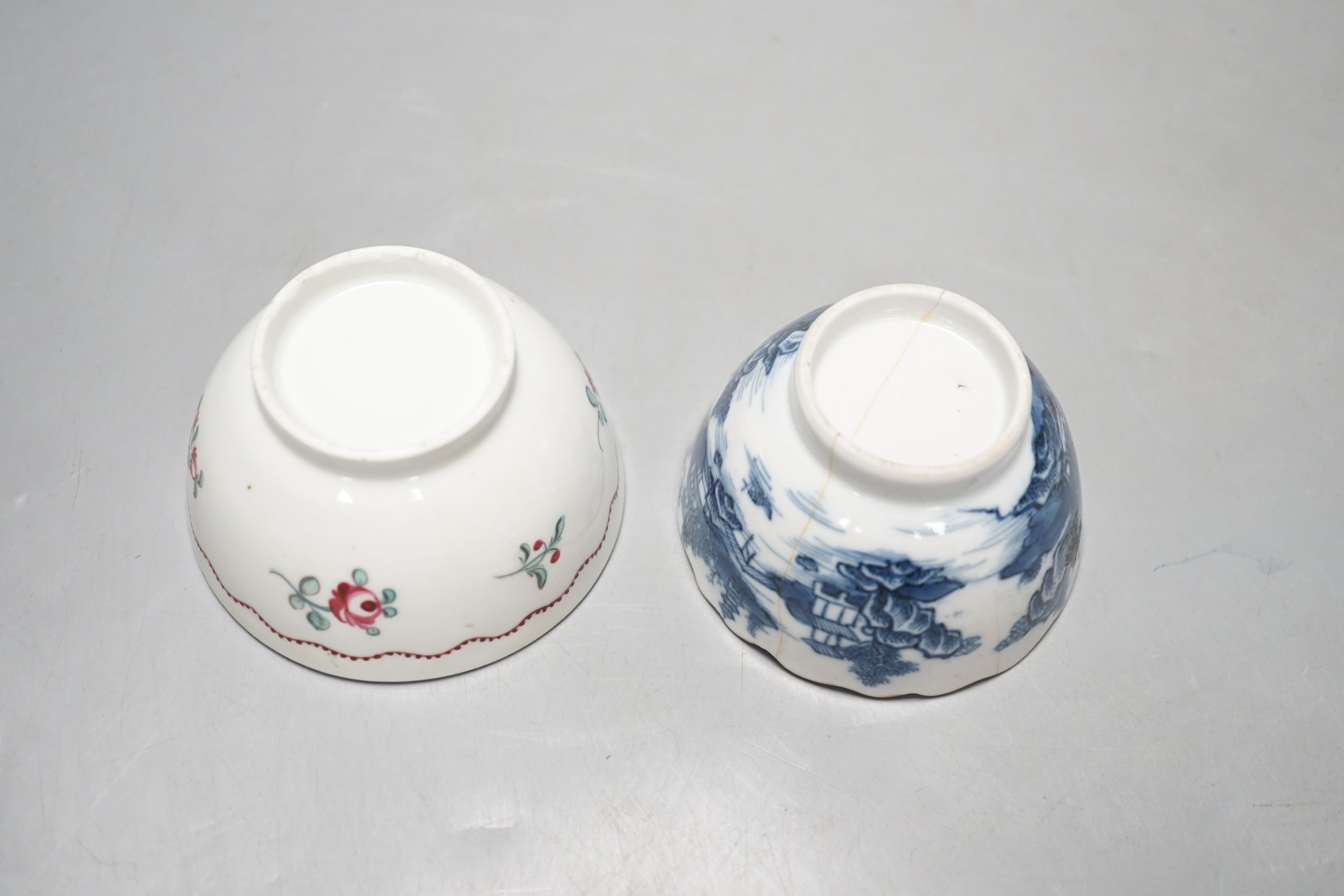 An 18th century Chinese export teabowl, a Chinese blue and white vase cover, similar teabowl and past box and cover.